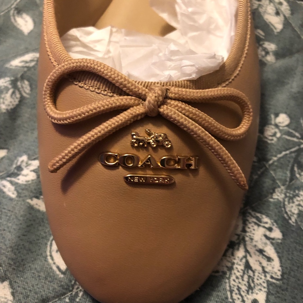Coach Women's Tan Ballet Flats ( Alina) Leather Color Beechwood 8B - Picture 3 of 7